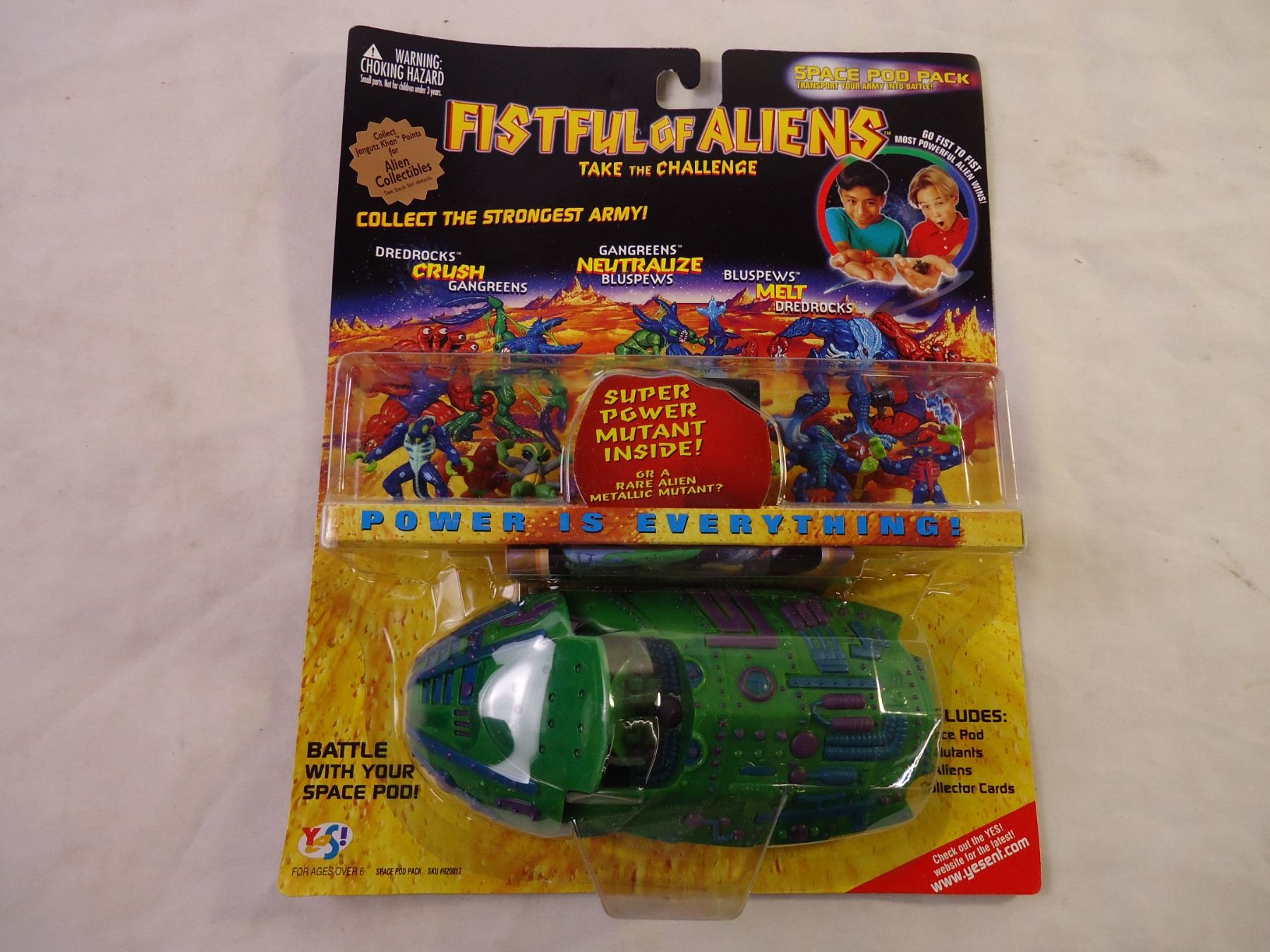 Sealed Fistful of Aliens Space Pod Pack on a black, starry card, containing a large green and purple pod, small colorful figures, and a red insert reading “Super Power Mutant Inside!”