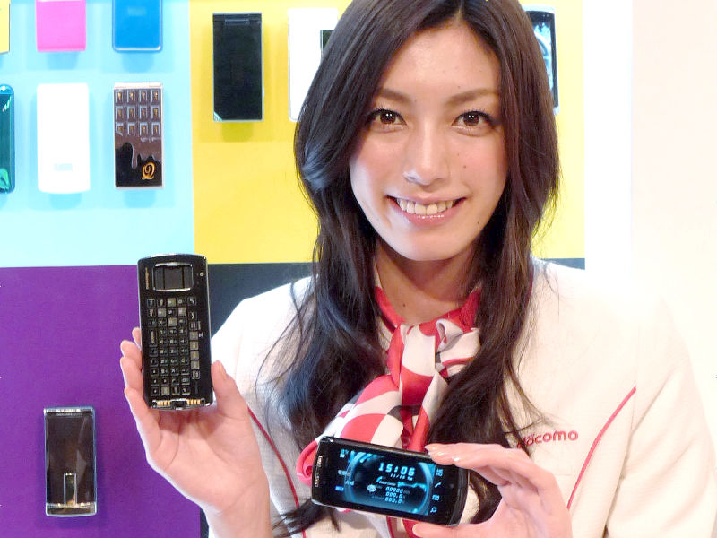At its November 2009 unveiling, the F-04B demonstrated how its display and keyboard could operate independently via Bluetooth.