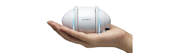 Rolly made the music player part of the performance. Sony’s original Japanese launch image presents the SEP-10BT, whose moving body and lights accompanied playback in 2007.